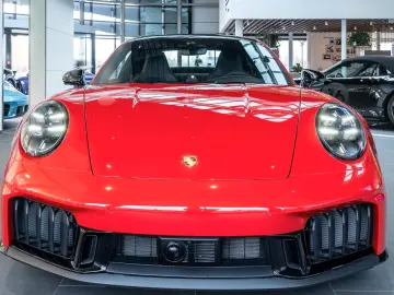 Porsche 992 911 Carrera 4 GTS