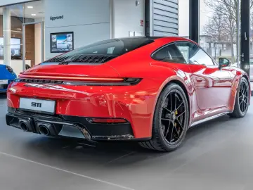 Porsche 992 911 Carrera 4 GTS