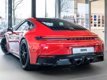 Porsche 992 911 Carrera 4 GTS