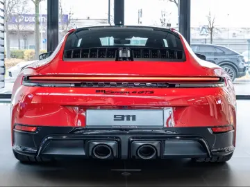 Porsche 992 911 Carrera 4 GTS