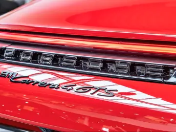 Porsche 992 911 Carrera 4 GTS