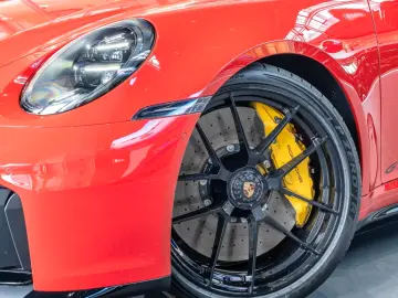 Porsche 992 911 Carrera 4 GTS