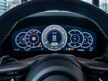 Porsche 992 911 Carrera 4 GTS