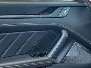 Porsche 992 911 Carrera 4 GTS