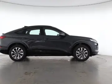 Audi Q6 Sportback e-tron LED headlights plus   AHK
