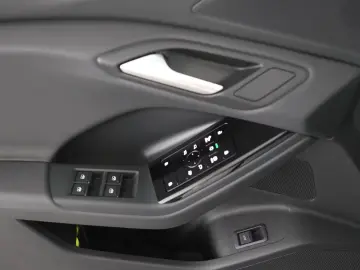 Audi Q6 Sportback e-tron LED headlights plus   AHK