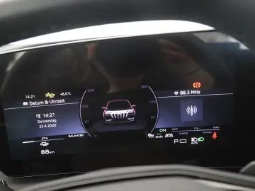 Audi Q6 Sportback e-tron LED headlights plus   AHK