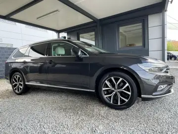 VW Passat 2.0 TDI DSG PANO STANDH AHK MATRIX LEDER