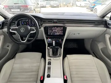 VW Passat 2.0 TDI DSG PANO STANDH AHK MATRIX LEDER
