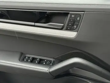 PORSCHE Cayenne E-Hybrid PANO BOSE SHZ V H