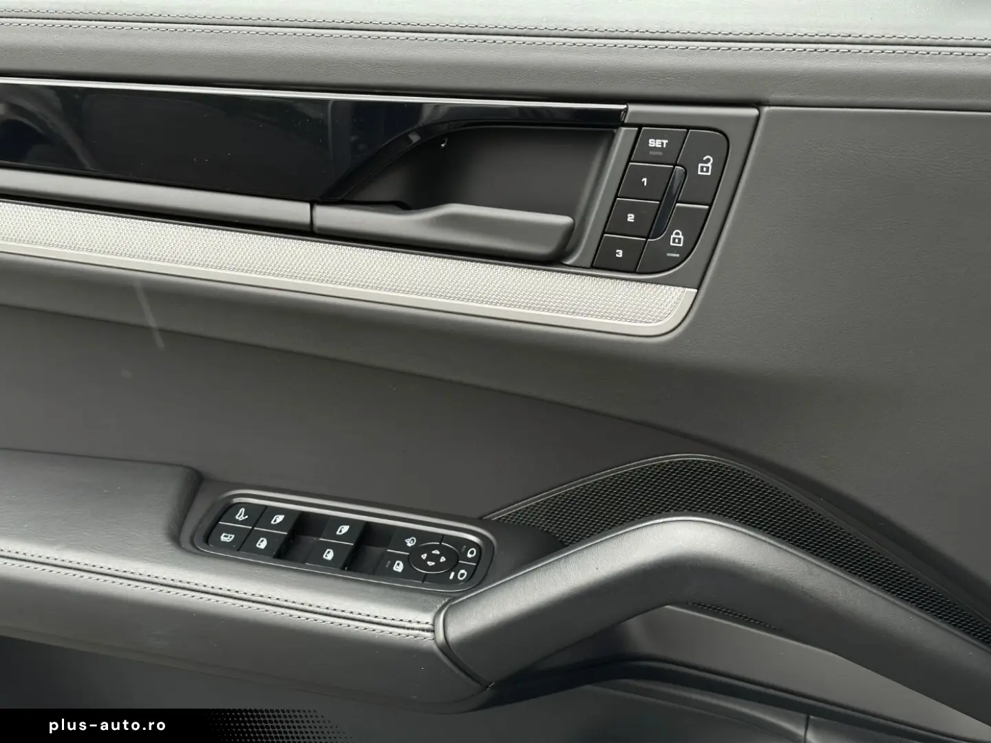 PORSCHE Cayenne E-Hybrid PANO BOSE SHZ V H