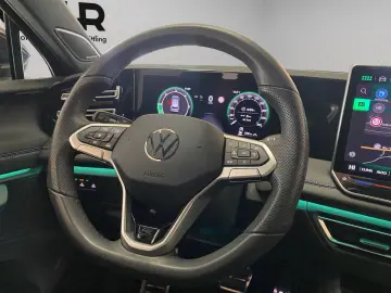VW Tiguan R-line 2.0 TDI DSG 4Motion 360 ACC AHK SD