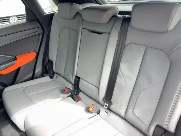 AUDI Q3 S line TDI S tronic Kamera Pano AHK ACC LED