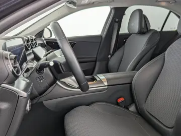 MERCEDES-BENZ C 200 d Avantgarde (EURO 6d) LED NAVI PANO AHK