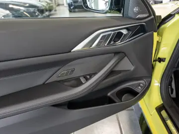 BMW M4 Coupe Competition HUD LED