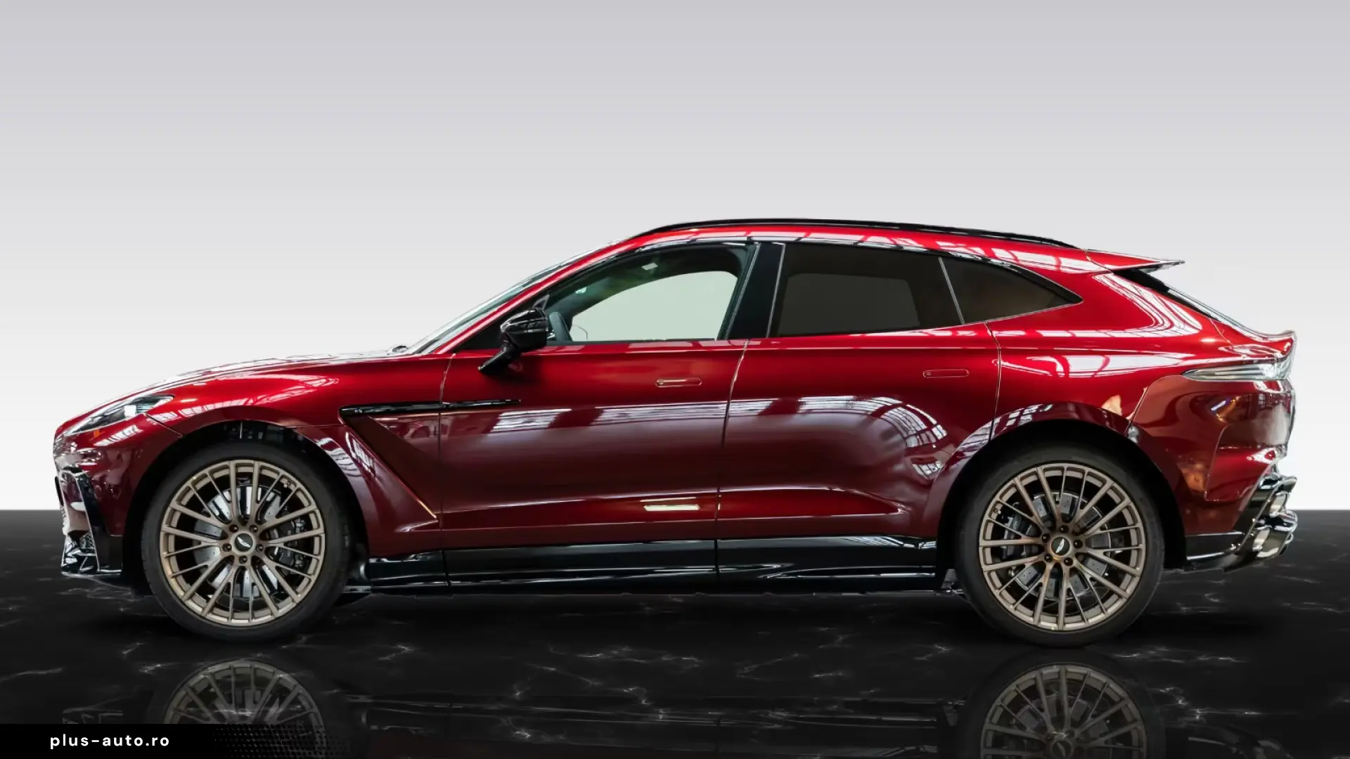Aston Martin DBX S   Tow Park   Remote Park Heat