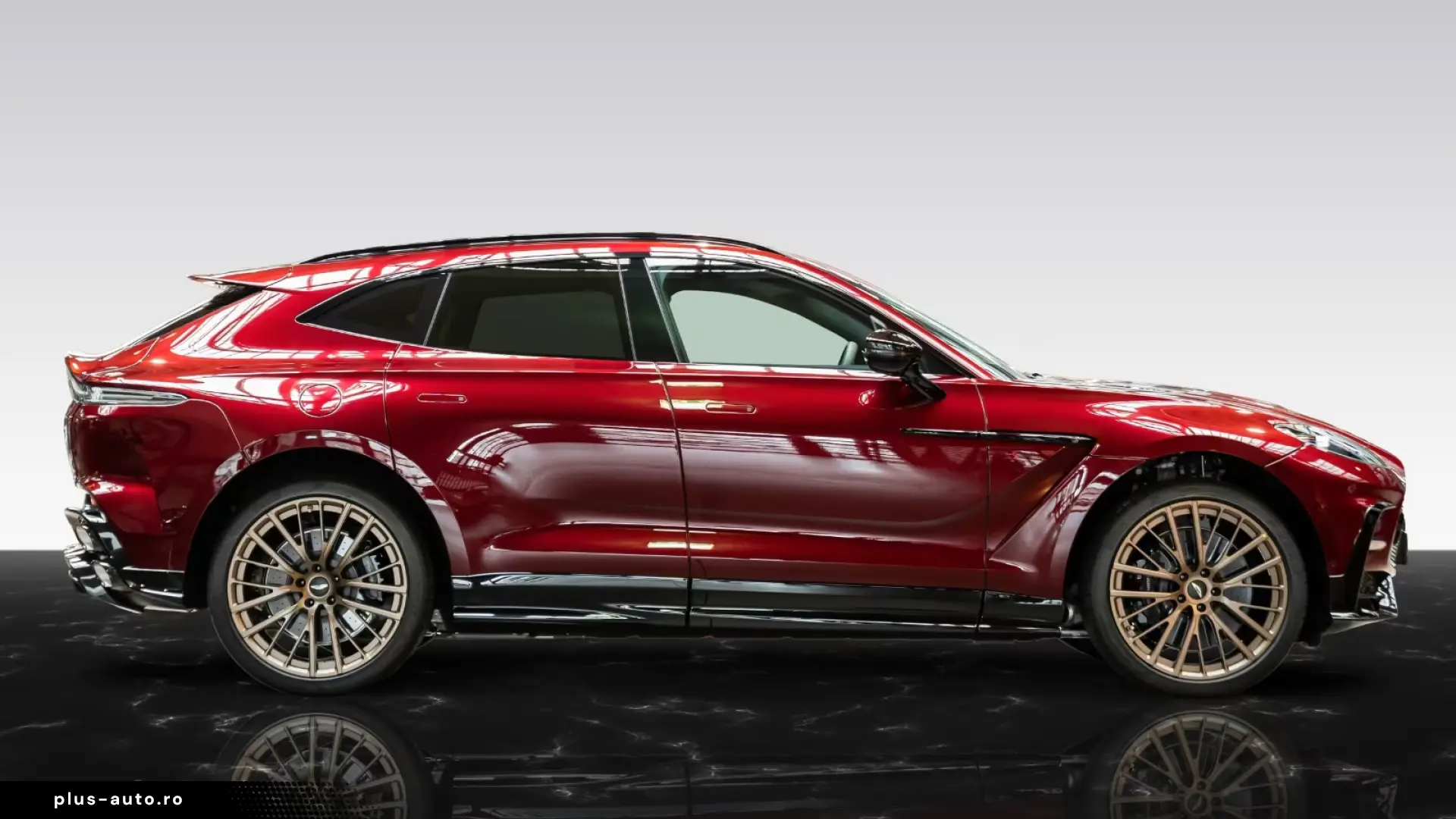 Aston Martin DBX S   Tow Park   Remote Park Heat