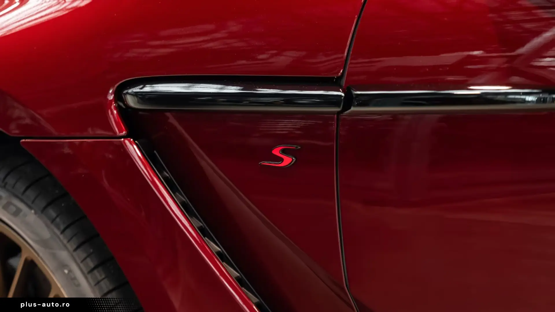 Aston Martin DBX S   Tow Park   Remote Park Heat