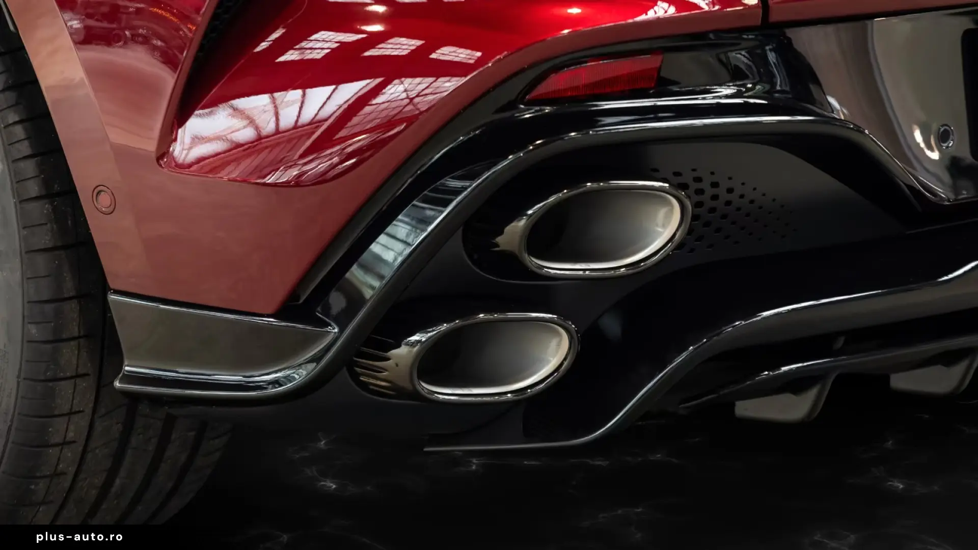 Aston Martin DBX S   Tow Park   Remote Park Heat