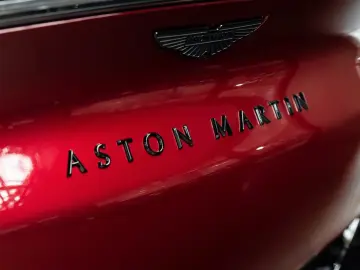 Aston Martin DBX S   Tow Park   Remote Park Heat