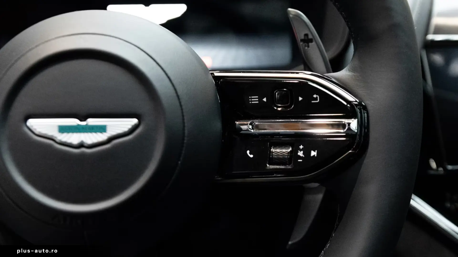 Aston Martin DBX S   Tow Park   Remote Park Heat