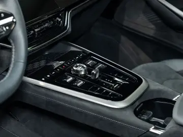 Aston Martin DBX S   Tow Park   Remote Park Heat