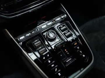 Aston Martin DBX S   Tow Park   Remote Park Heat
