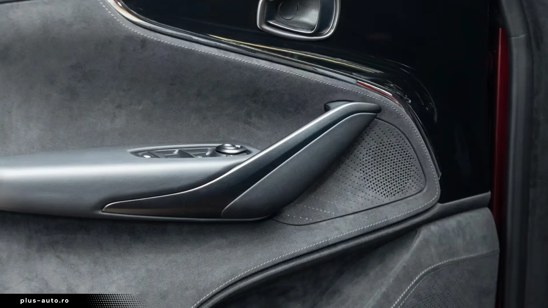 Aston Martin DBX S   Tow Park   Remote Park Heat