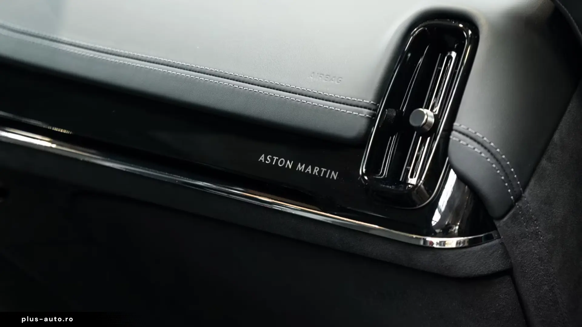 Aston Martin DBX S   Tow Park   Remote Park Heat