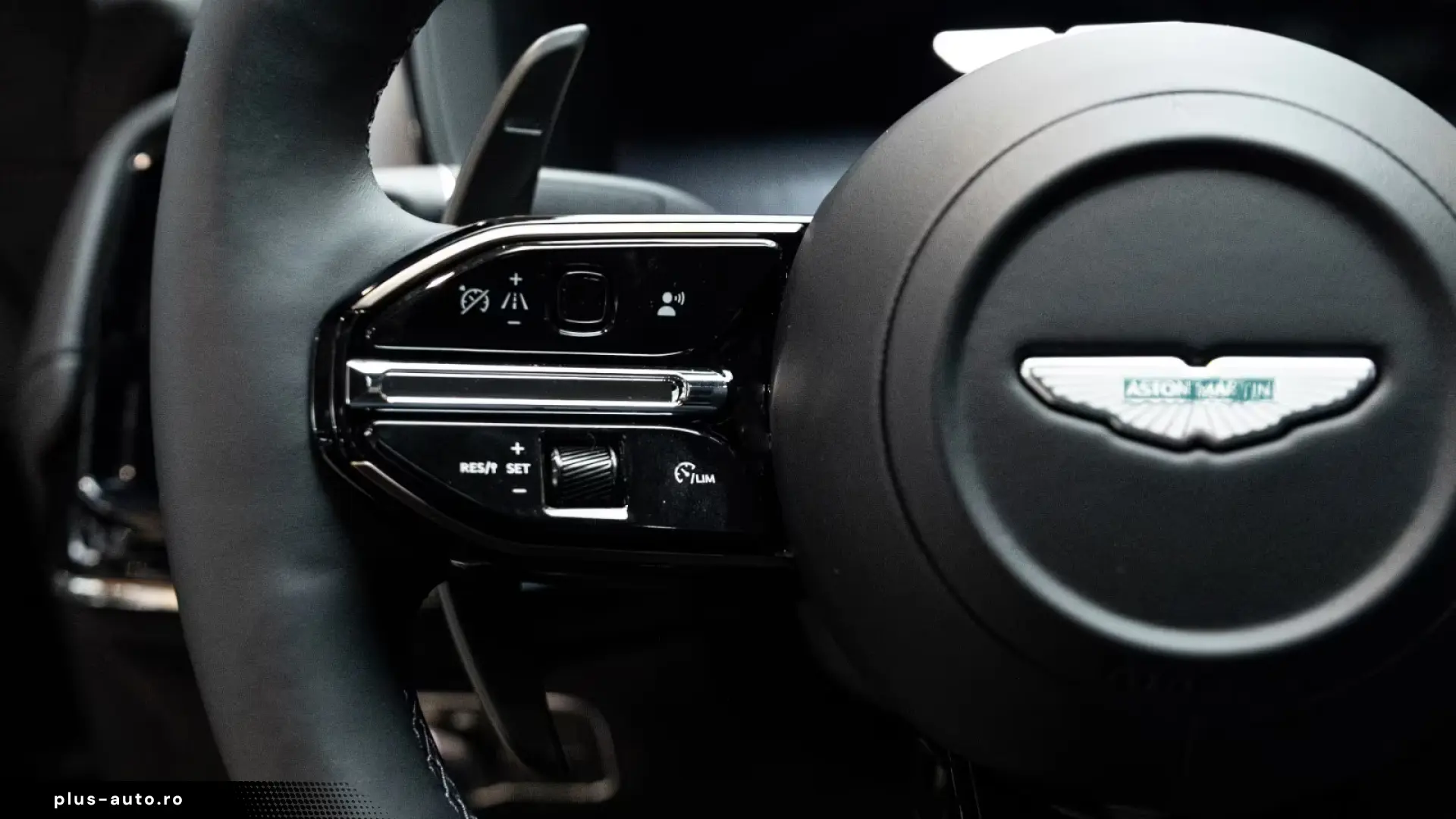 Aston Martin DBX S   Tow Park   Remote Park Heat
