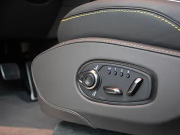 Aston Martin DBX DBX707