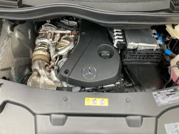 MERCEDES-BENZ V 300 d AVANTGARDE Lang AMG AHK AIRMATIC Pano