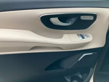 MERCEDES-BENZ V 300 d AVANTGARDE Lang AMG AHK AIRMATIC Pano
