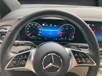 MERCEDES-BENZ V 300 d AVANTGARDE Lang AMG AHK AIRMATIC Pano