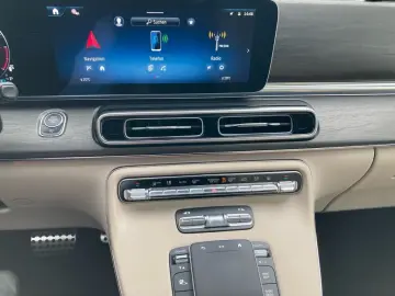 MERCEDES-BENZ V 300 d AVANTGARDE Lang AMG AHK AIRMATIC Pano