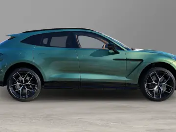Aston Martin DBX S Iridescent Emerald