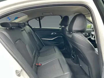 BMW 318i Sportsitze Komfortzugang PDC ACC Live Cockp