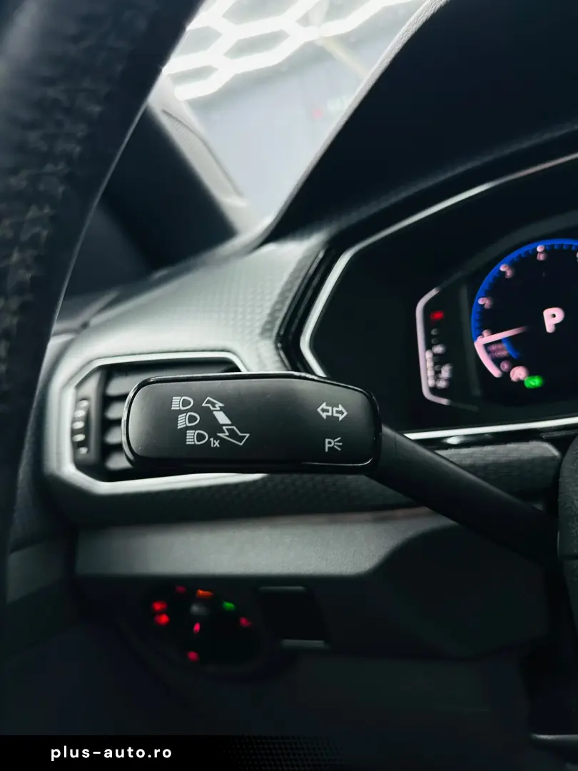 VOLKSWAGEN T-cross R-Line 2021 1.5i E6 Garantie 12 Luni Rate