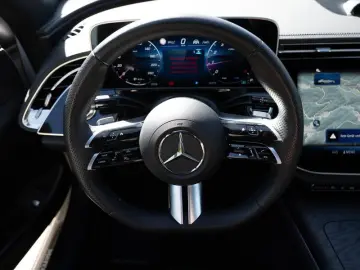 MERCEDES-BENZ E 200 4M AMG-Sport Super Pano Burm 360 Night