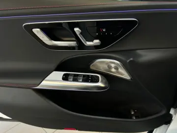 MERCEDES-BENZ AMG E 53 Hybrid 4matic  AMG MBUX Superscreen