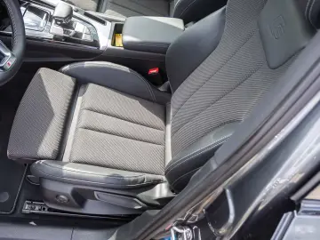 Audi A4 Avant S line 40TFSI qu Stronic Navi Matrix