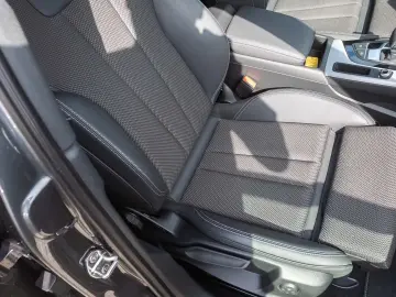 Audi A4 Avant S line 40TFSI qu Stronic Navi Matrix