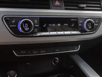 Audi A4 Avant S line 40TFSI qu Stronic Navi Matrix