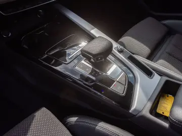 Audi A4 Avant S line 40TFSI qu Stronic Navi Matrix