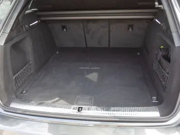 Audi A4 Avant S line 40TFSI qu Stronic Navi Matrix