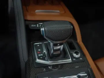 Audi R8 Spyder qu performance CARBON PACKAGE