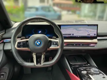 BMW 550e xDrive M Sport Pro Iconic Pano