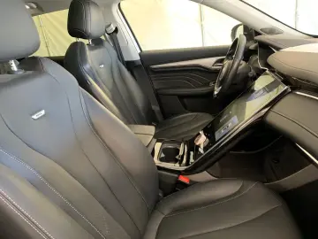 MG Marvel R Performance 70kWh PilotPkt Memo 360 Pan
