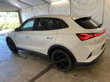 MG Marvel R Performance 70kWh PilotPkt Memo 360 Pan