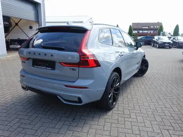 VOLVO XC60 Black Edition Plus T8 AWD AHK Pano HeadUP